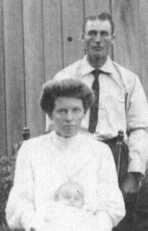 Effie Malinda Hovious, John Bowman and baby Luther around 1908.