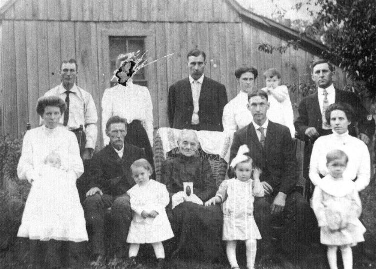 Silas Scott Hovious and family.