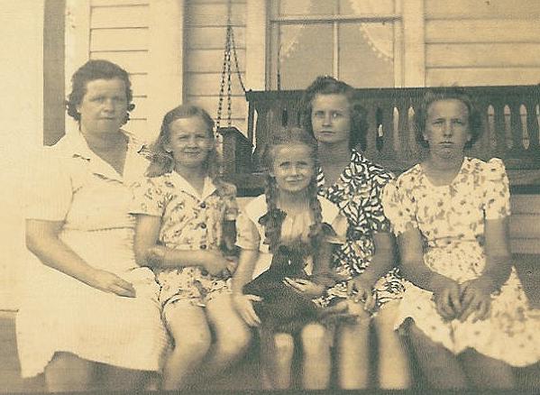 Jack Hovious' family, 1940s