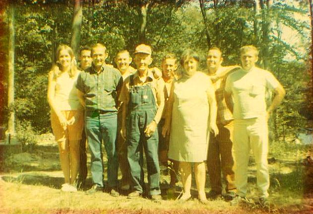 Ora and Murl Hovious with their children